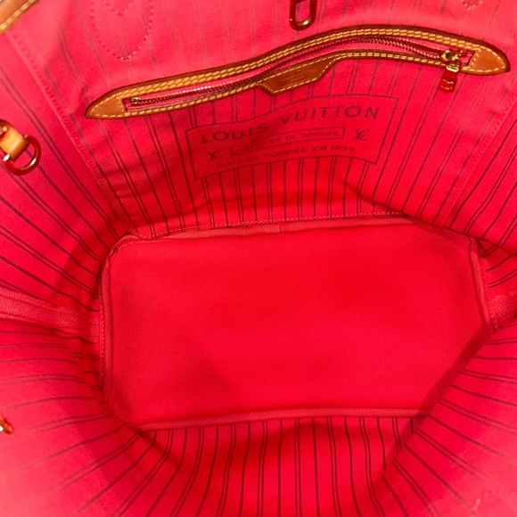 Louis Vuitton Limited Edition V Neverfull MM - Picture 6 of 16